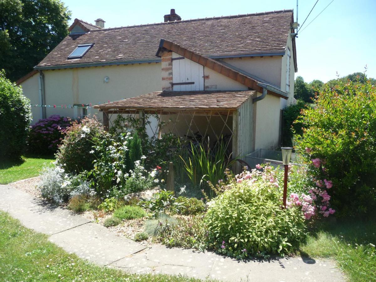 Chambre D'Hote En Vallee Du Loir - Elevage Des Rosiers Bazouges-sur-le-Loir Luaran gambar